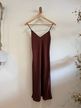 Wilfred Slip Midi Dress in Deep Burgundy